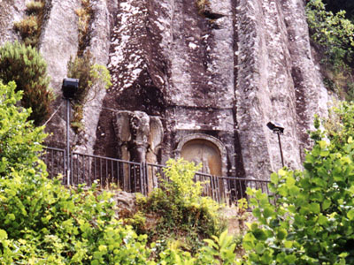 Bird's Rock Road Monument -  Erdogan Tan [ 13-7-2001 ]